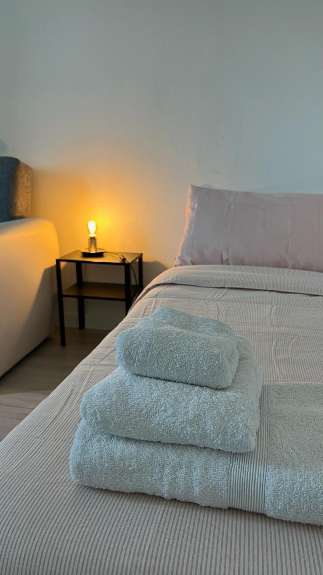 Rafael Milano - 10 Min From Linate Airport, Centrale Fs, Ospedale San Raffaele Lägenhet Exteriör bild