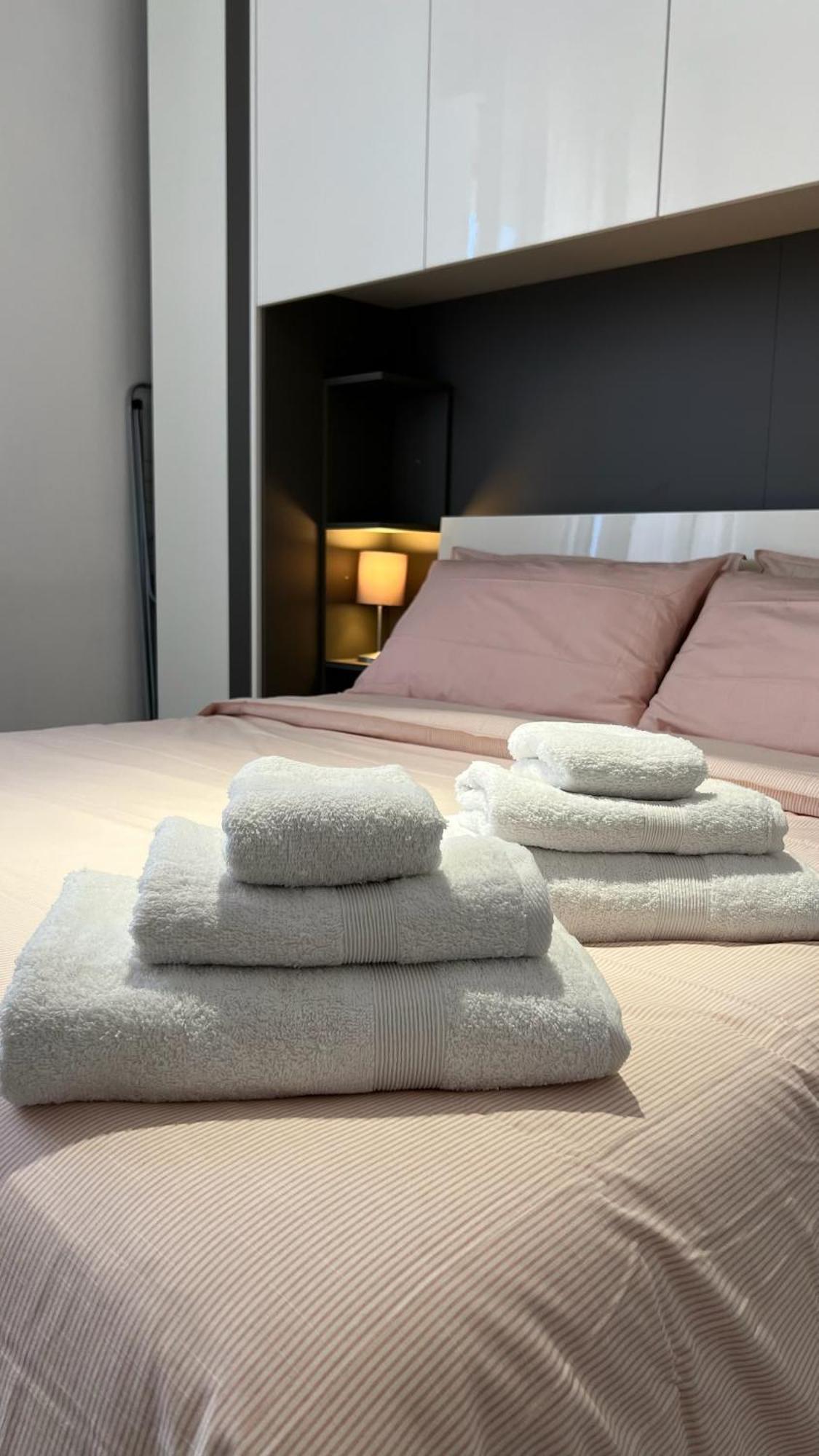 Rafael Milano - 10 Min From Linate Airport, Centrale Fs, Ospedale San Raffaele Lägenhet Exteriör bild